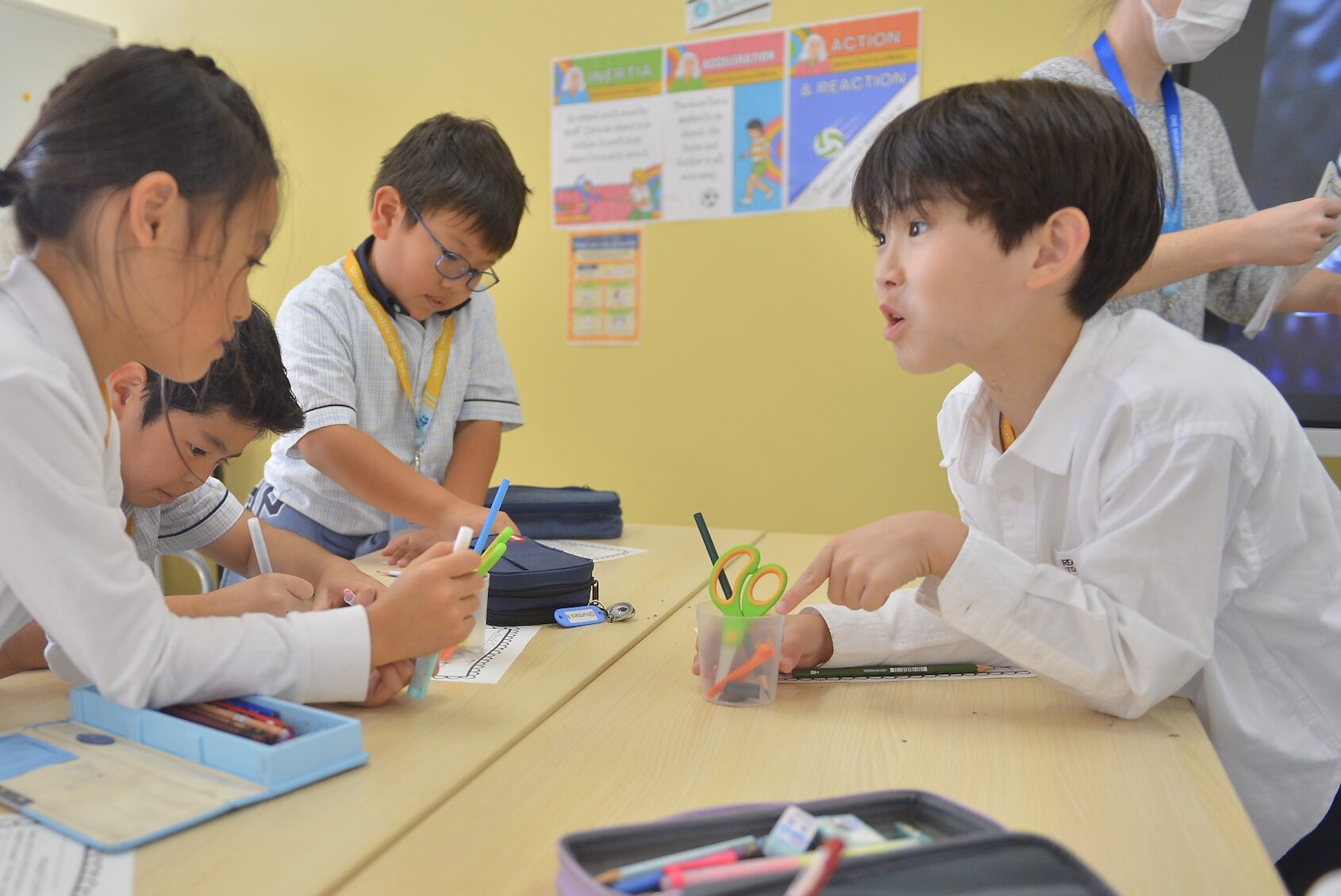 Inquiry based education at OWIS Tsukuba. Children talk about the table.