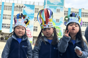 One World International School Osaka, Early Childhood Programme, children aged three to five where hats they made in school yard