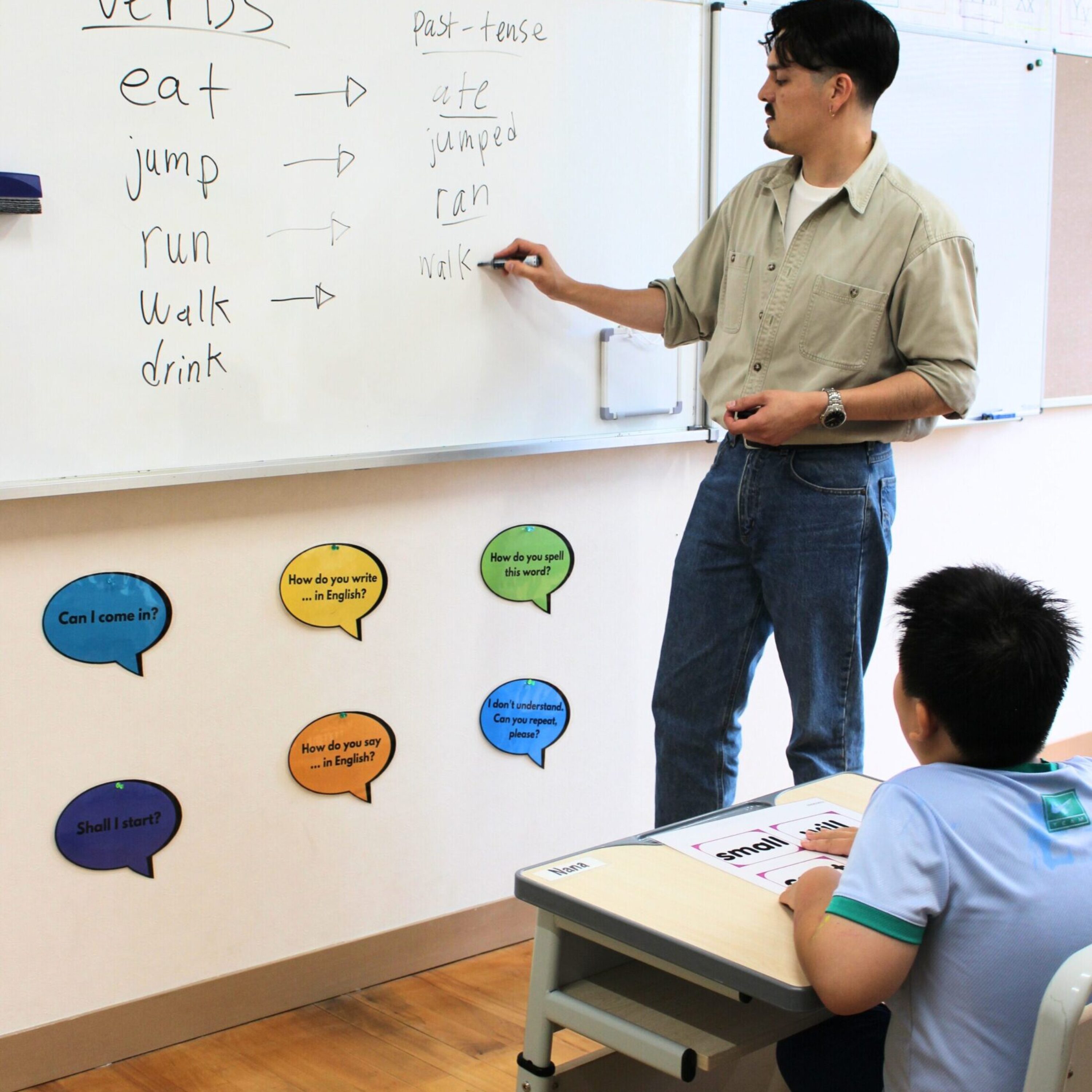 Head of AEP teachers a class at OWIS Osaka